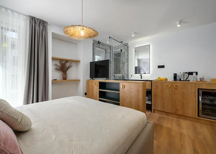 Waterfront In Apartment *